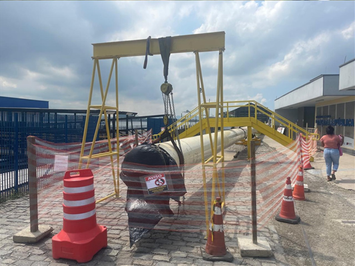 A obra prevê a implantação de 5,56 quilômetros de tubulações com 700 milímetros de diâmetro