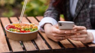 Rolagem infinita foi deliberadamente criada para prender atenção e estimular consumo contínuo