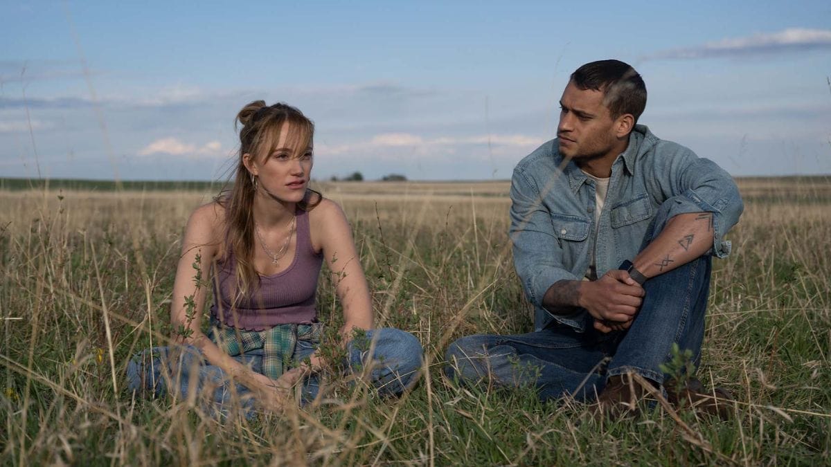 'Uma Segunda Chance' é estrelado por Maika Monroe e Tyriq Withers