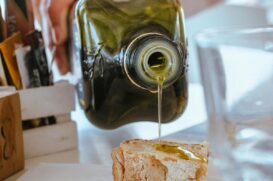 O azeite de oliva está entre os produtos com maior queda nos preços nesta Semana Santa