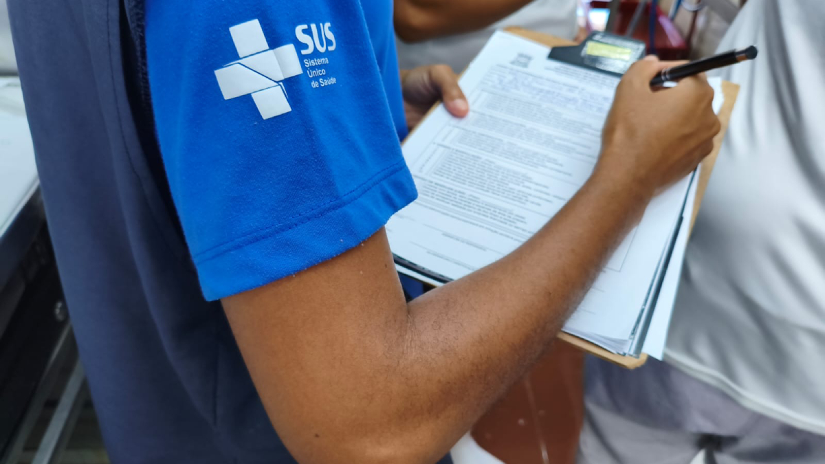 A orientação também destaca a importância de adquirir os produtos em estabelecimentos confiáveis