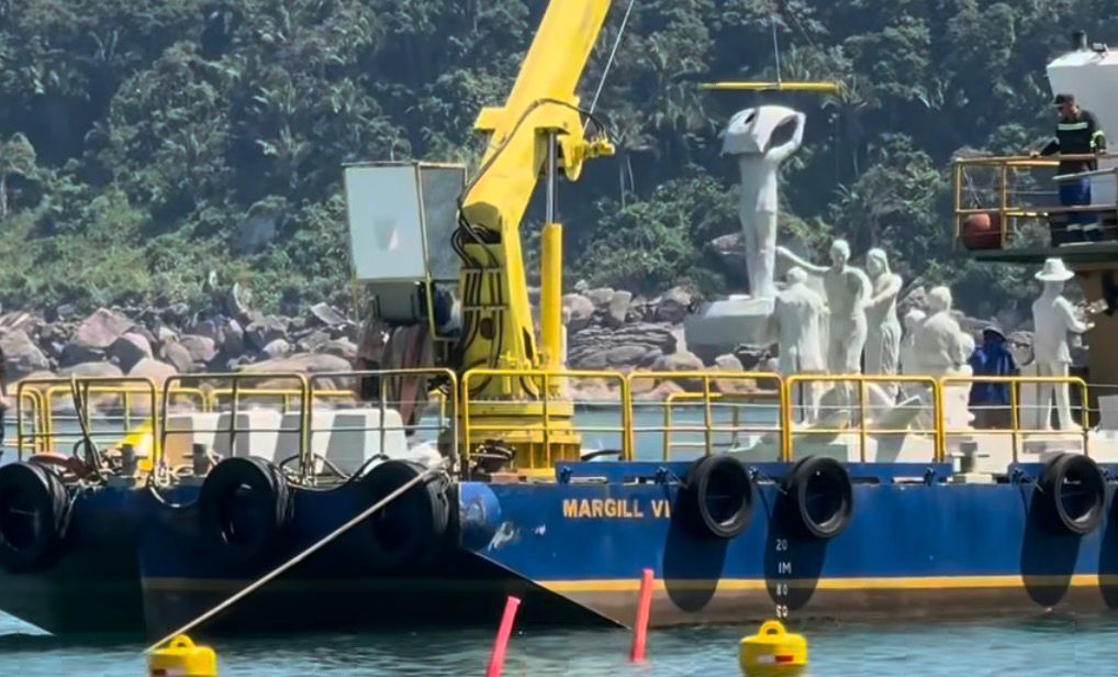 As esculturas foram instaladas no fundo do mar e devem compor um verdadeiro museu subaquático, acessível por meio de mergulho