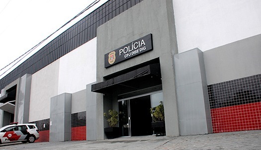 A ocorrência foi registrada como homicídio na Central de Polícia Judiciária (CPJ) de Praia Grande, que conduz as investigações para identificar os responsáveis e esclarecer as circunstâncias do crime