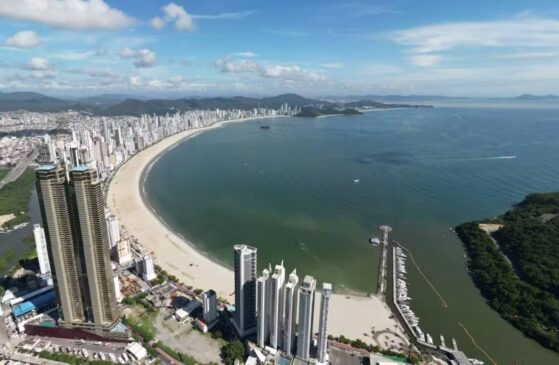 Balneário Camboriú lidera ranking e se torna a cidade mais cara do Brasil para comprar imóvel, com média de R$ 15.146 por m²/PMBC/Divulgação