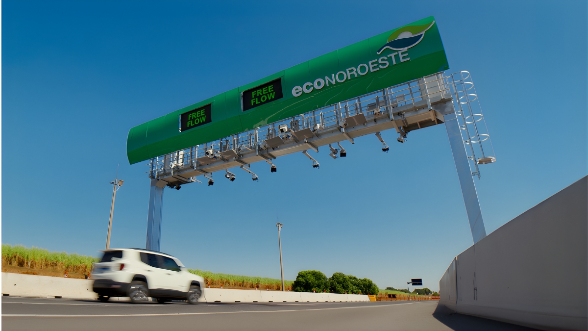 O sistema Free Flow substitui praças de pedágio por pórticos com sensores. O carro não para: a cobrança é feita pela TAG ou pela leitura da placa (Governo de SP/Divulgação)
