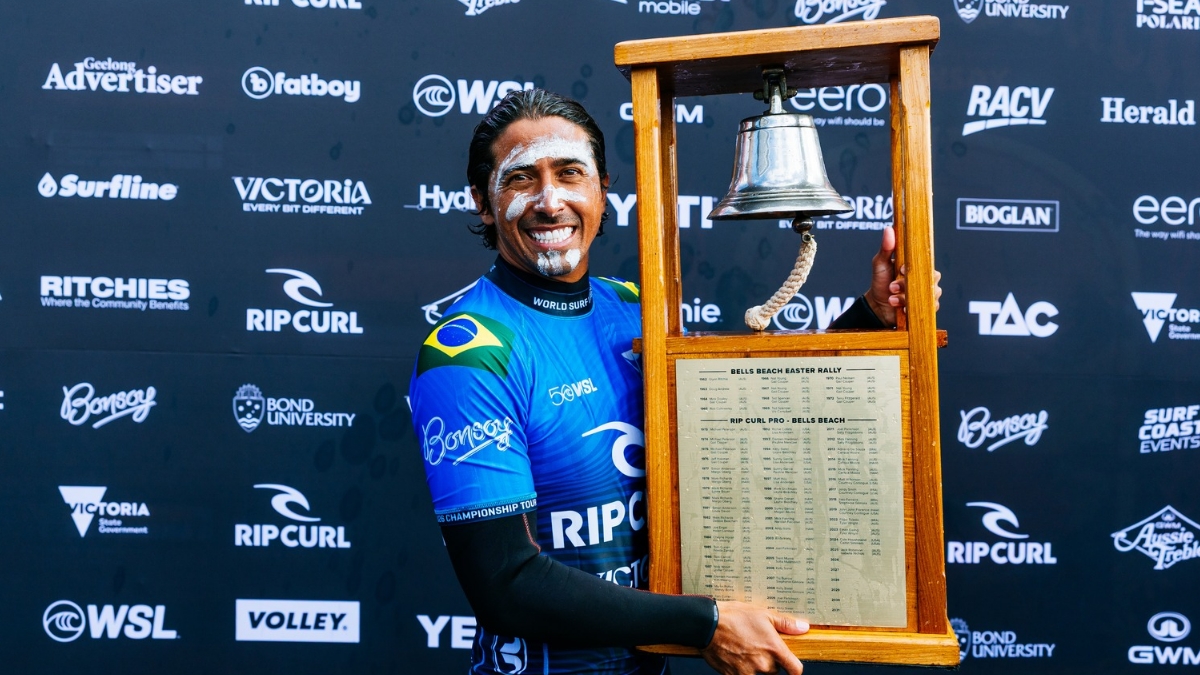 Miguel Pupo com o troféu de Bells Beach