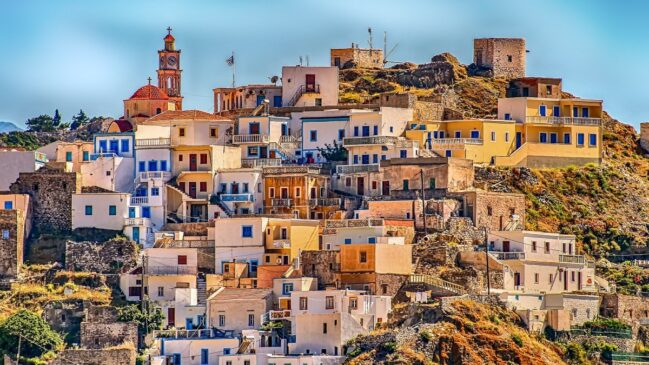 No extremo norte da ilha, o vilarejo de Olympos mantém vivos costumes que resistem ao tempo