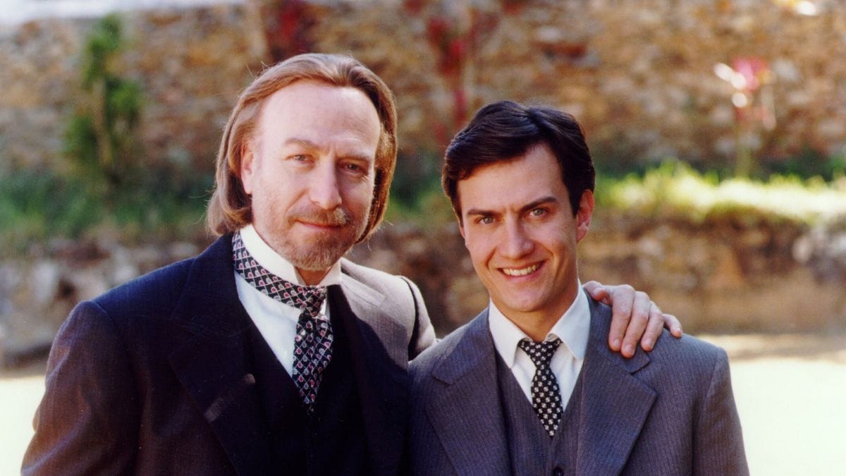 Altino (Odilon Wagner) e Augusto (Gabriel Braga Nunes)/Globo