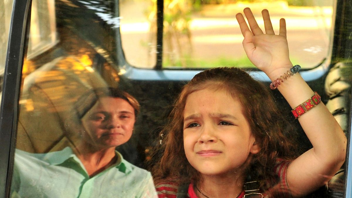 Carminha ( Adriana Esteves ) se despede de Rita ( Mel Maia )/Globo