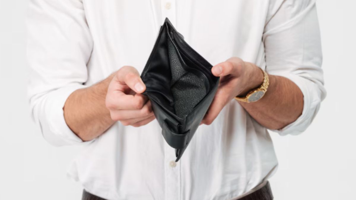 34% dos que ajudaram amigos ou parentes terminaram com o nome sujo; entenda a responsabilidade legal de quem empresta o documento.