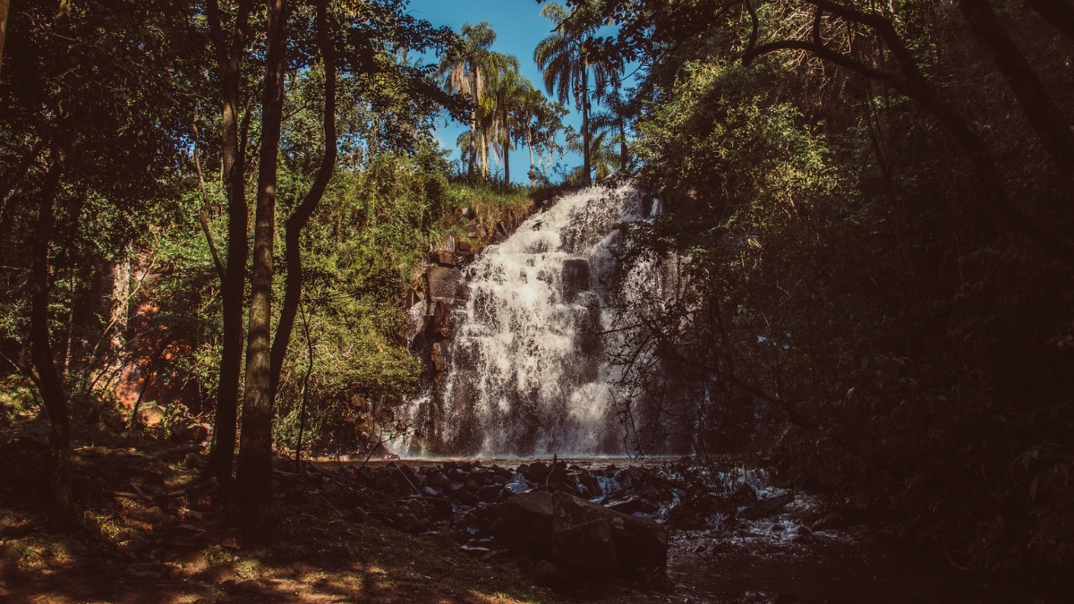 Cachoeira São José, que possui 10 metros de altura inserida em um lugar de natureza preservada / Reprodução / PMI