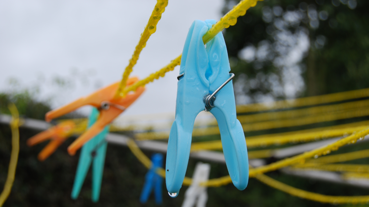 A principal vantagem notada pelos consumidores é a independência climática, algo que o varal tradicional não proporciona