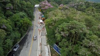 Equipes de atendimento de emergência foram acionadas rapidamente e prestam socorro às vítimas