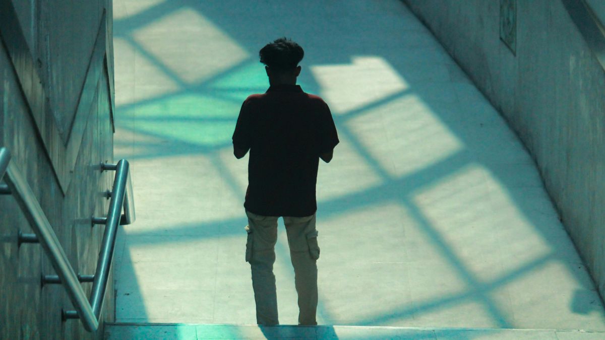 Psicológos descobriram que adultos que não possuem amigos íntimos nem sempre são antissociais