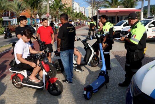 Fiscalização em bicicletas elétricas conduzidas por adolescentes