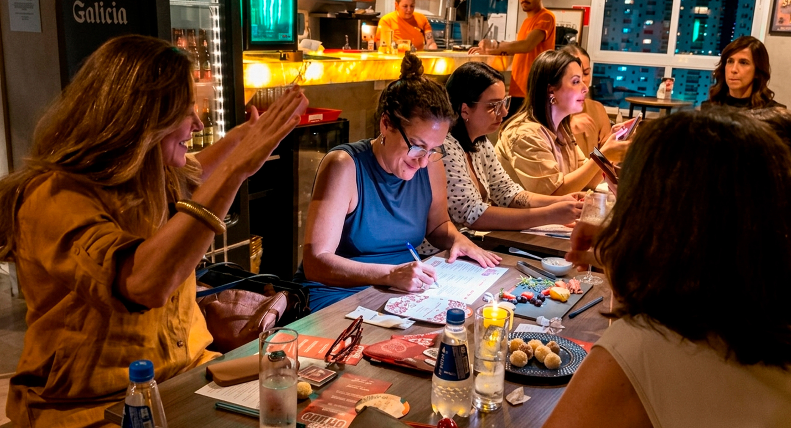 Em tempos de hiperconexão, um bar em Santos decidiu ir na contramão do uso excessivo de telas.