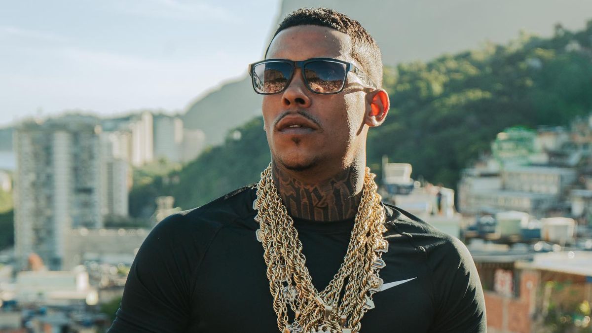 MC Poze do Rodo, cujo nome é Marlon Brendon Coelho Couto da Silva, já esteve envolvido em outras investigações ao longo da carreira