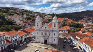 Cidade natal de Juscelino Kubitschek e de Chica da Silva, a cidade é considerada Patrimônio Cultural da Humanidade pela UNESCO em 1999 e tombada pelo IPHAN em 1938.