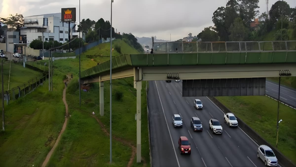 Na Rodovia Imigrantes, o tráfego é lento do km 17 ao km 14 (Ecovias/Reprodução)