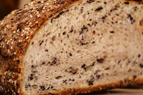 A pesquisa destaca que o consumo eventual e moderado desses alimentos não apresenta risco imediato à saúde