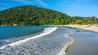 O destaque de Ubatuba reflete uma tendência nacional: o fortalecimento do turismo interno