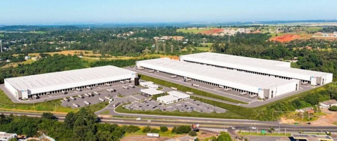 A planta terá 100 mil metros quadrados, com o dobro da capacidade operacional da Amazon