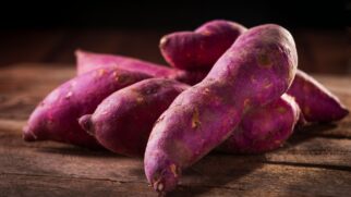 Especialistas explicam por que assar é superior ao cozimento e ensinam receita prática para potencializar as fibras e proteínas