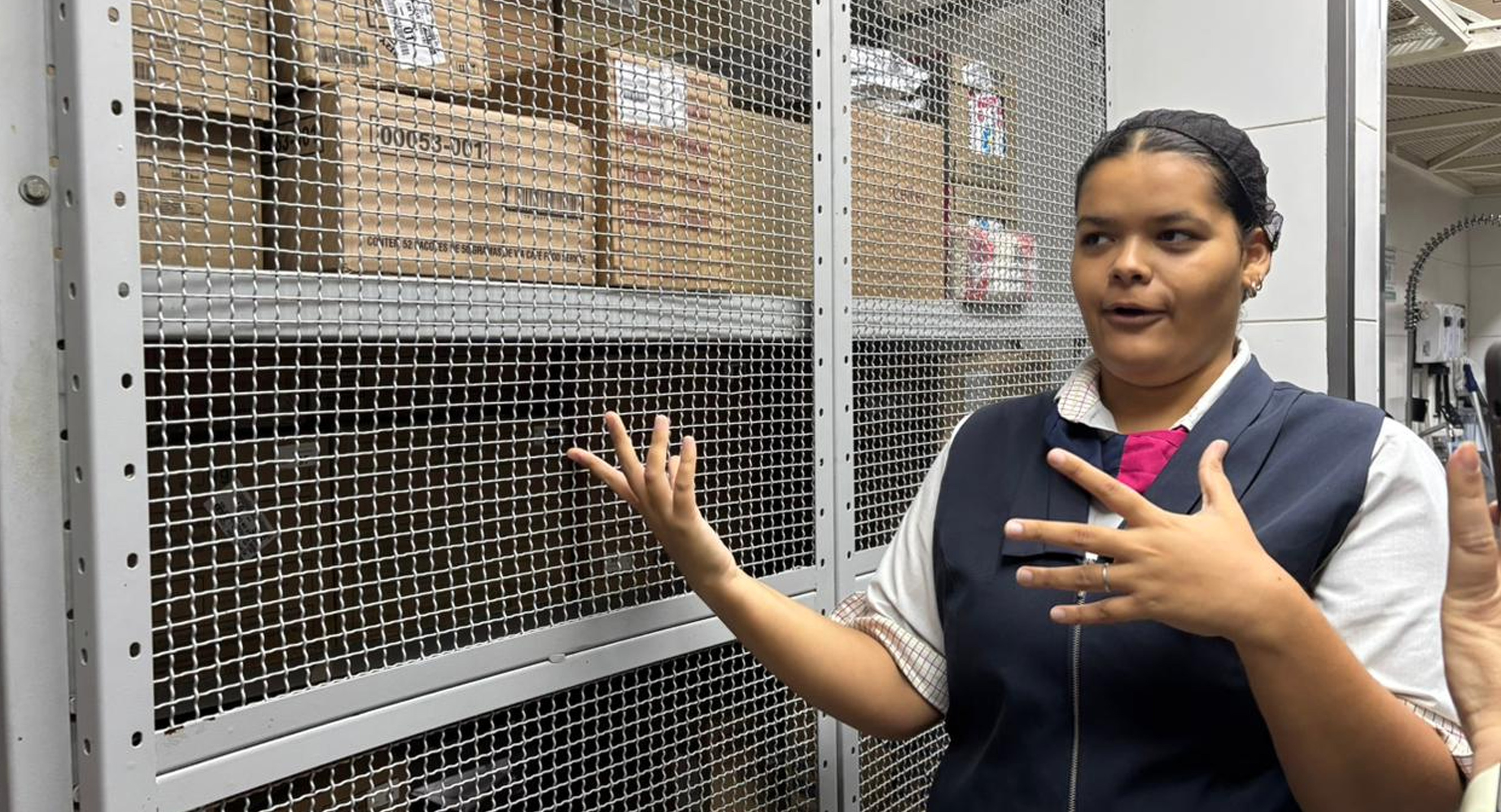 A visita foi guiada pelos funcionários Wilma Matos e Evandro Santos, que apresentaram os bastidores da operação e detalharam os processos Isabella Fernandes/DL