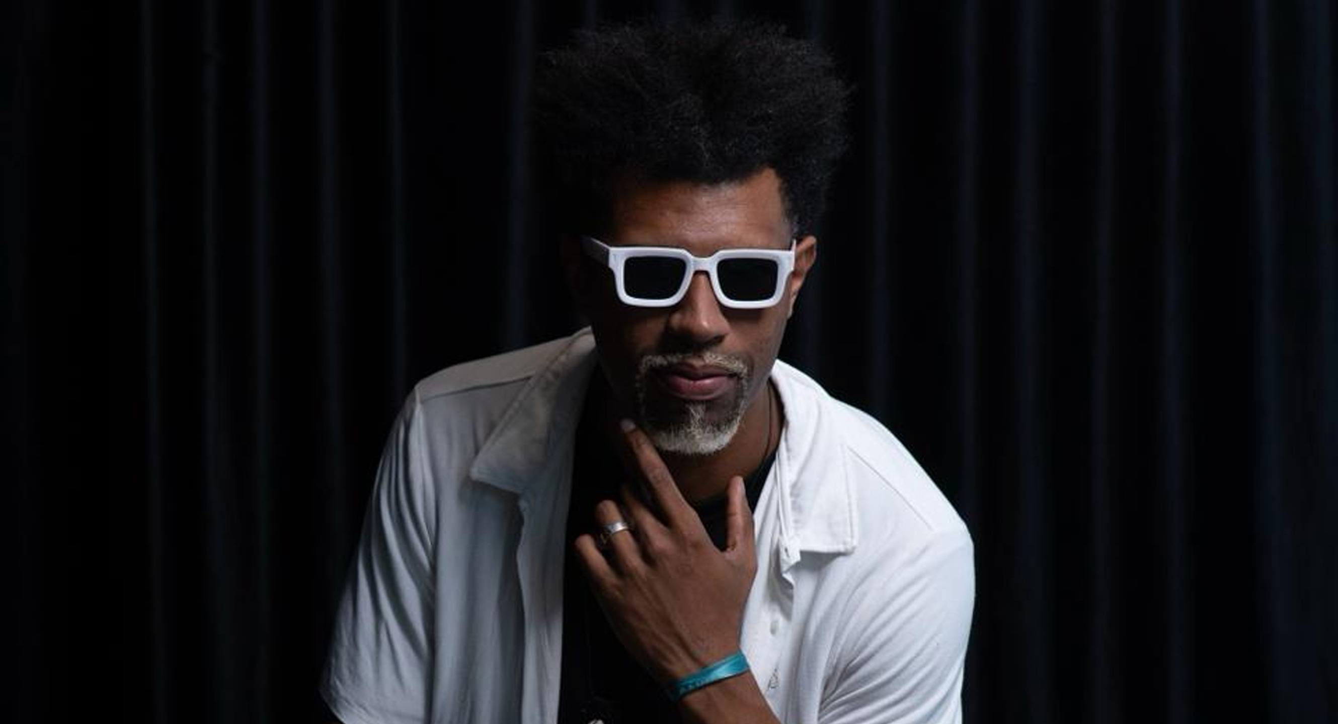 Com mais de 20 anos de carreira, Mano Jotta é um dos nomes mais atuantes da cena cultural da Baixada Santista.