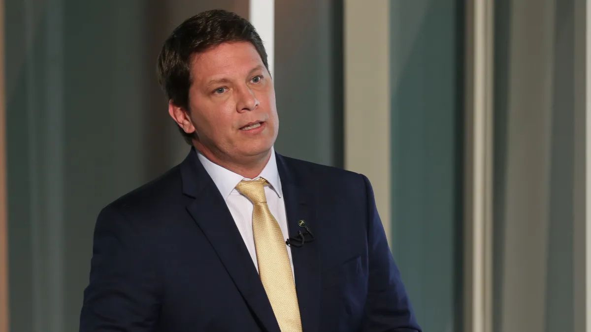 O deputado federal Mario Frias (PL) permanece internado na UTI do Hospital Sírio-Libanês, em Brasília