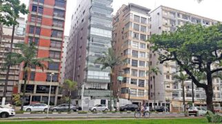 Os prédios tortos são consequência direta das características do solo da cidade