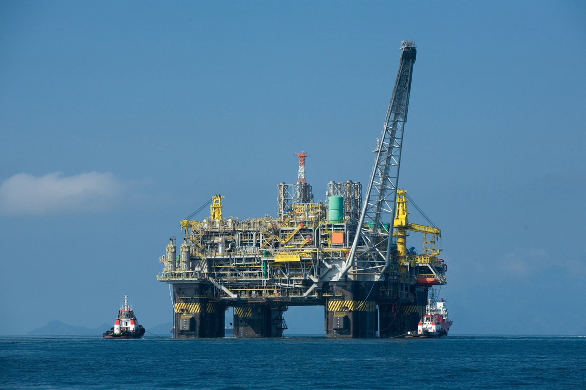 Entre os usos debatidos estão a instalação de SMRs em plataformas flutuantes e estruturas offshore