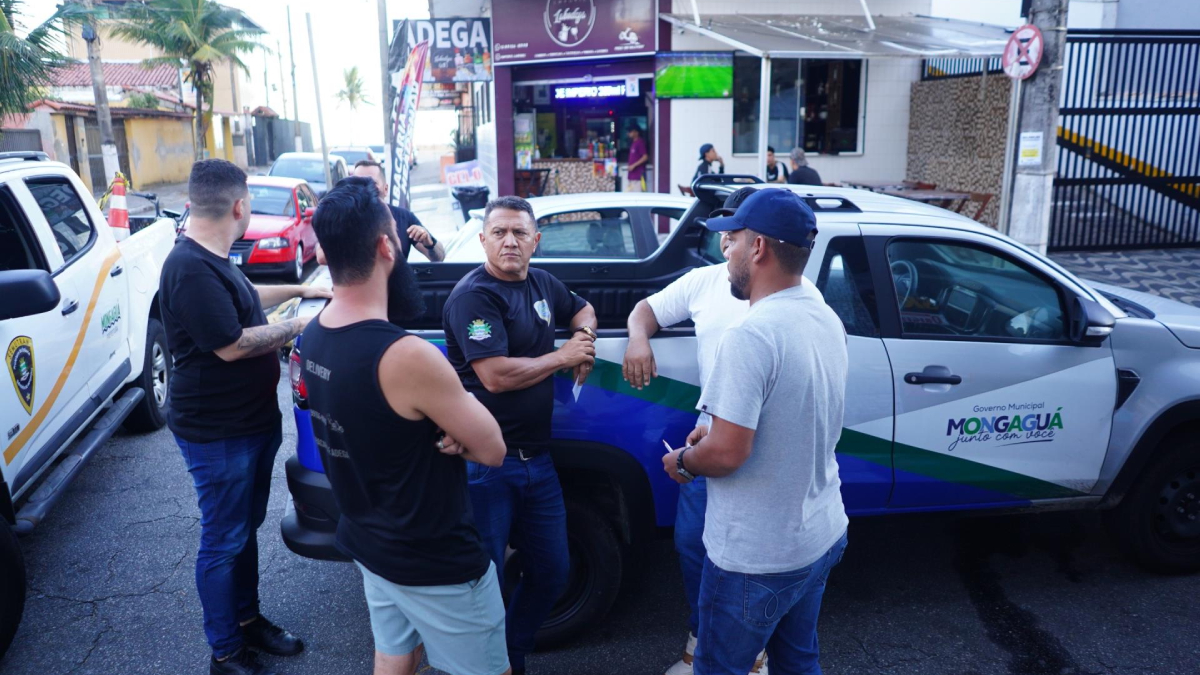 O horário limite para o encerramento das atividades das adegas é rigorosamente à meia-noite