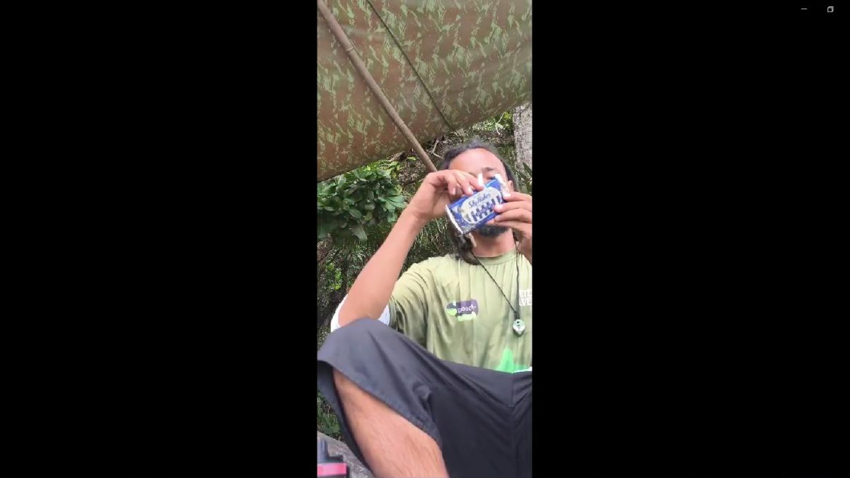 O item atravessou o oceano (ou caiu de um navio) e chegou conservado ao nosso litoral (Reprodução)