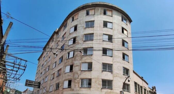 O rooftop integra o projeto Santos AD Retrofit, que prevê a transformação de um prédio antigo em um conjunto habitacional moderno