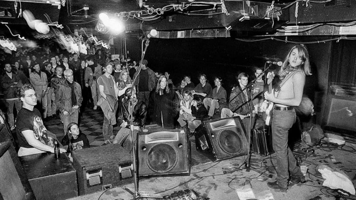 Jacob na primeira fileira do show da artista indie Liz Phair em 1993