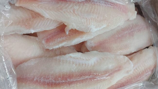O panga apresenta menor quantidade de proteína quando comparado a outros peixes populares, como merluza e sardinha.