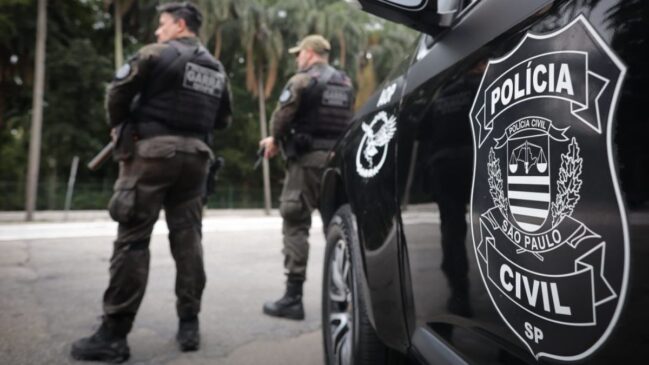 Operação da Polícia Civil mobilizou agentes e resultou na captura de 155 foragidos na Baixada Santista