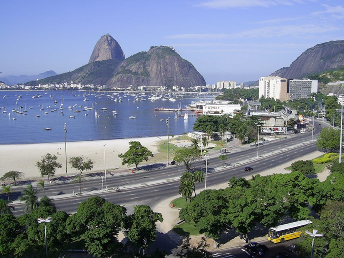 No caso de Botafogo, o resultado é crítico: a praia permaneceu imprópria na quase totalidade das medições
