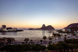 Praia de Botafogo, um dos cartões postais mais bonito do Rio, é a mais poluída do Estado
