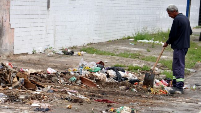 A Prefeitura de Praia Grande removeu mais de 31 toneladas de resíduos no bairro Flórida
