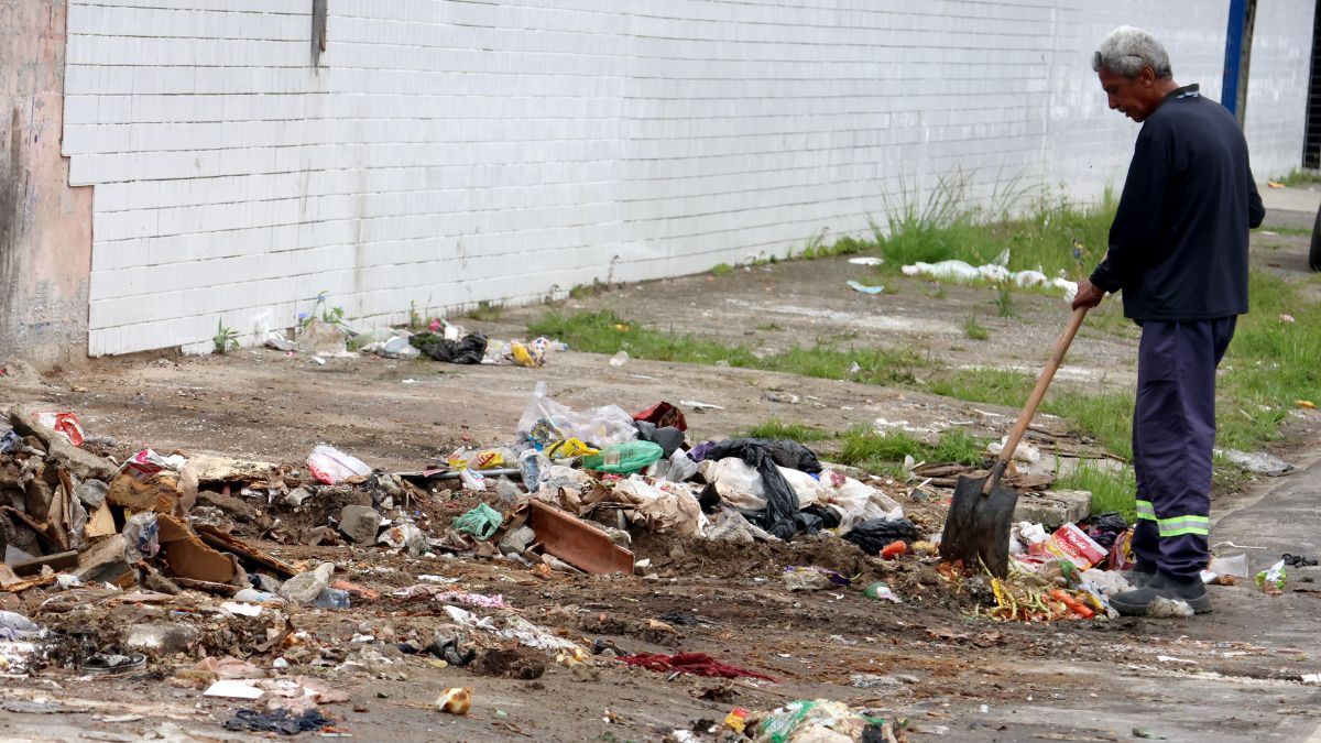 A Prefeitura de Praia Grande removeu mais de 31 toneladas de resíduos no bairro Flórida