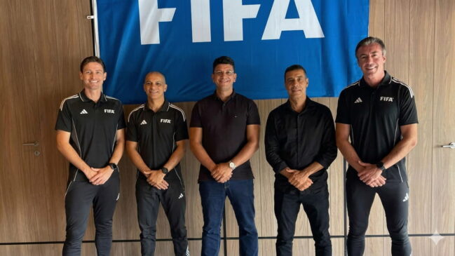 Além do trio principal, outros seis profissionais brasileiros foram selecionados como assistentes e VAR, totalizando nove representantes