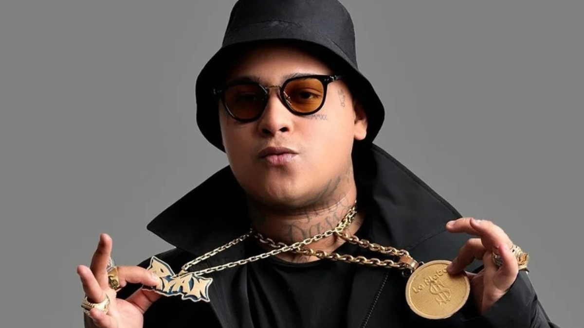 O cantor consolidou sua presença no topo do Spotify em Portugal e no Brasil. Em outubro de 2025, seu selo, Bololô Records, estreou no 1&ordm; lugar com "Posso até não te dar flores", atingindo o Top 1 em ambos os países