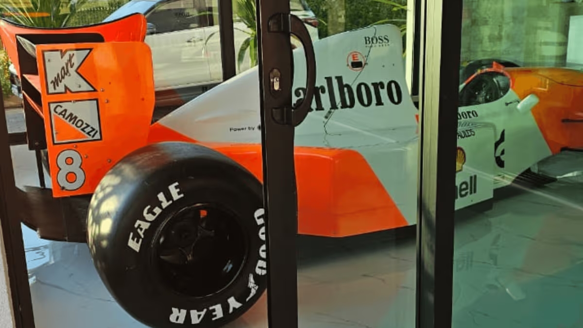 Réplica do carro de Ayrton Senna foi encontrada pela Polícia Federal durante a operação desta quarta-feira