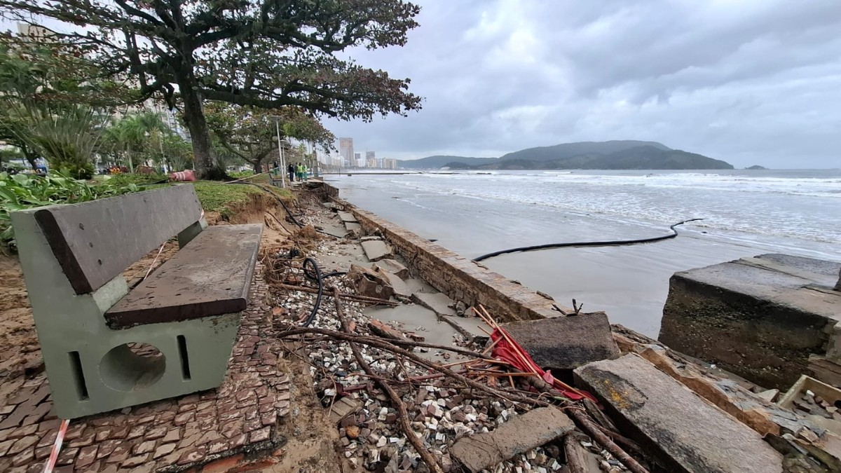 A força do mar foi tamanha que o pico atingiu 3,98 metros no final daquela tarde / Nair Bueno/DL