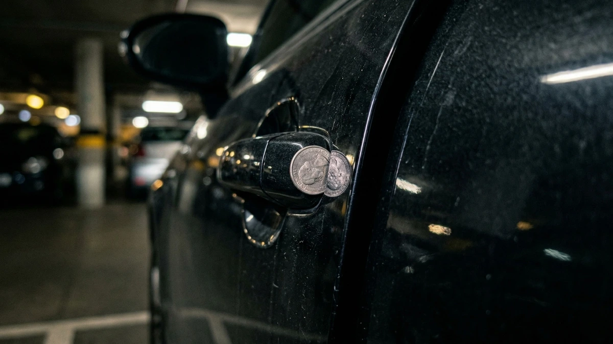 O 'inimigo invisível': como um objeto comum de poucos centavos burla o sistema de segurança inteligente dos veículos modernos