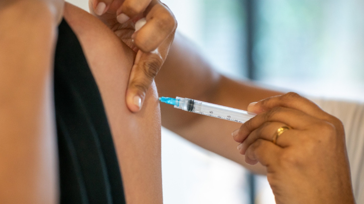 Vacinação na baixada ganha novos capítulos