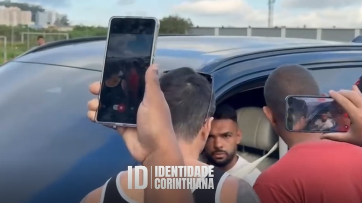 Torcida cobrando jogador do Corinthians