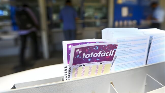 A aposta foi feita na modalidade simples, com 15 números, na Lotérica Canarinho